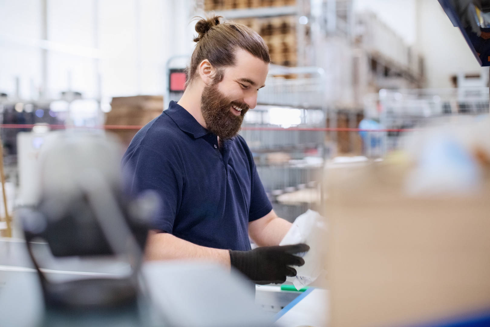 Cencora associate working in a warehouse.