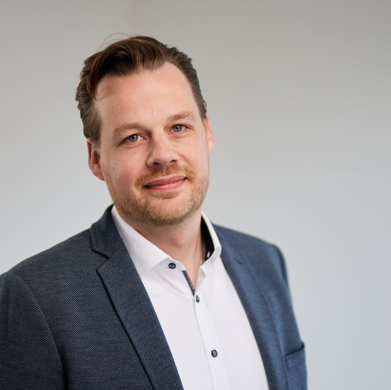 A professional headshot of Tobias Uthmann, Managing Director of Alloga U.K.