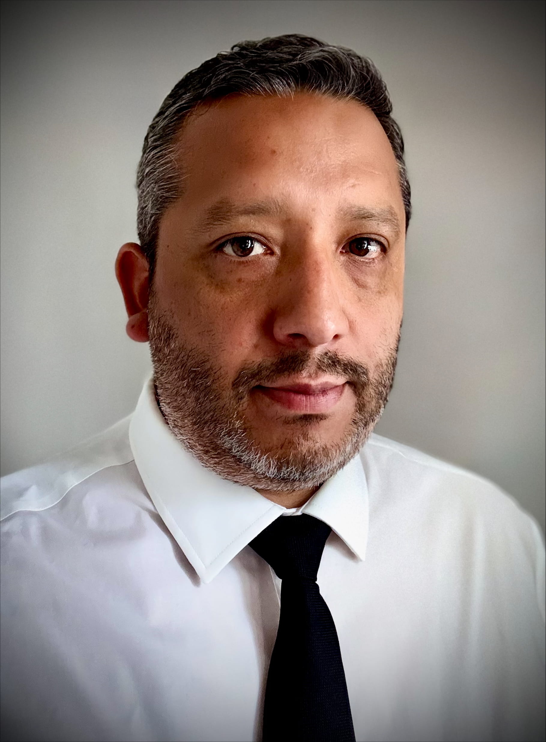 Headshot Felipe Moreno