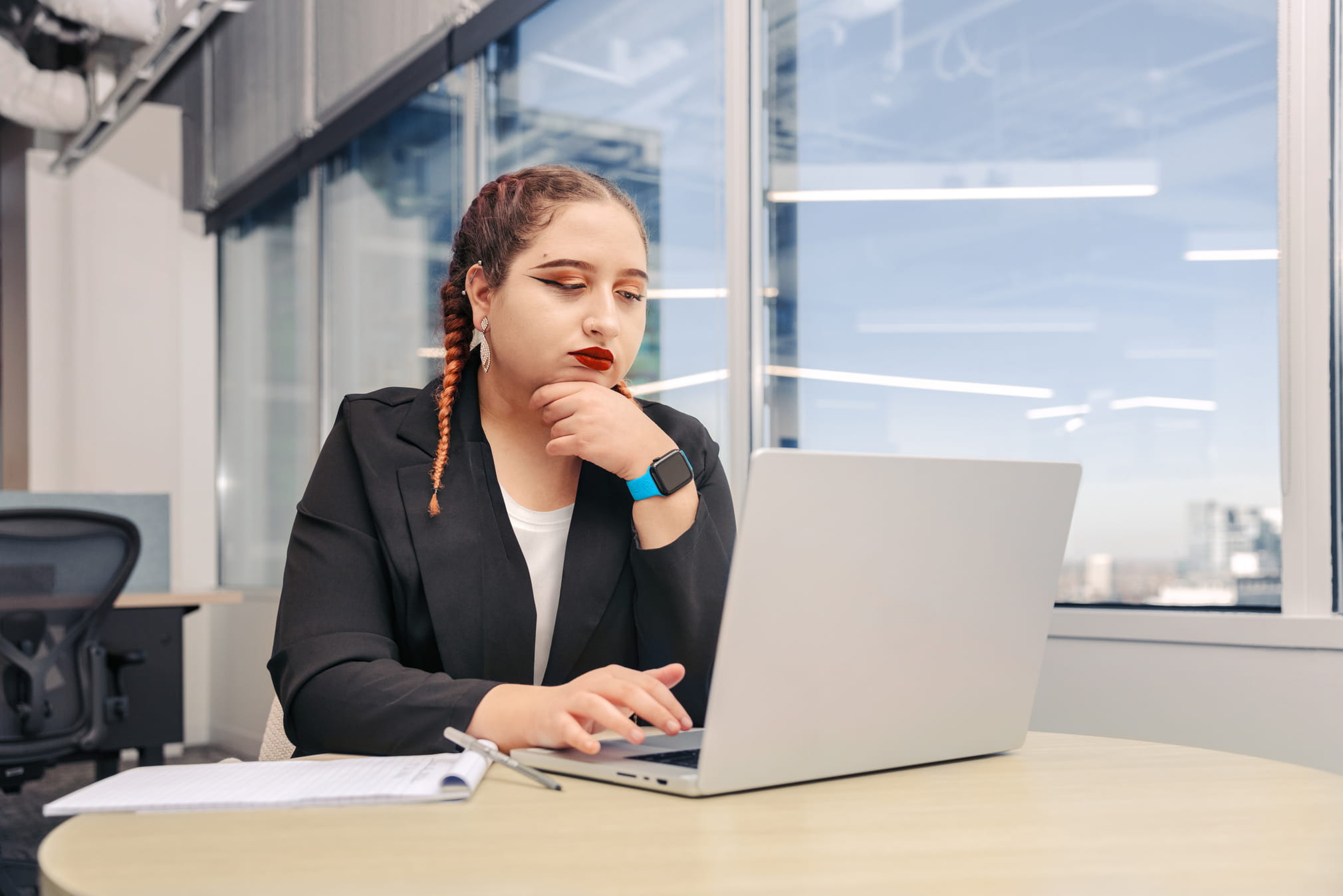 woman working on the laptop